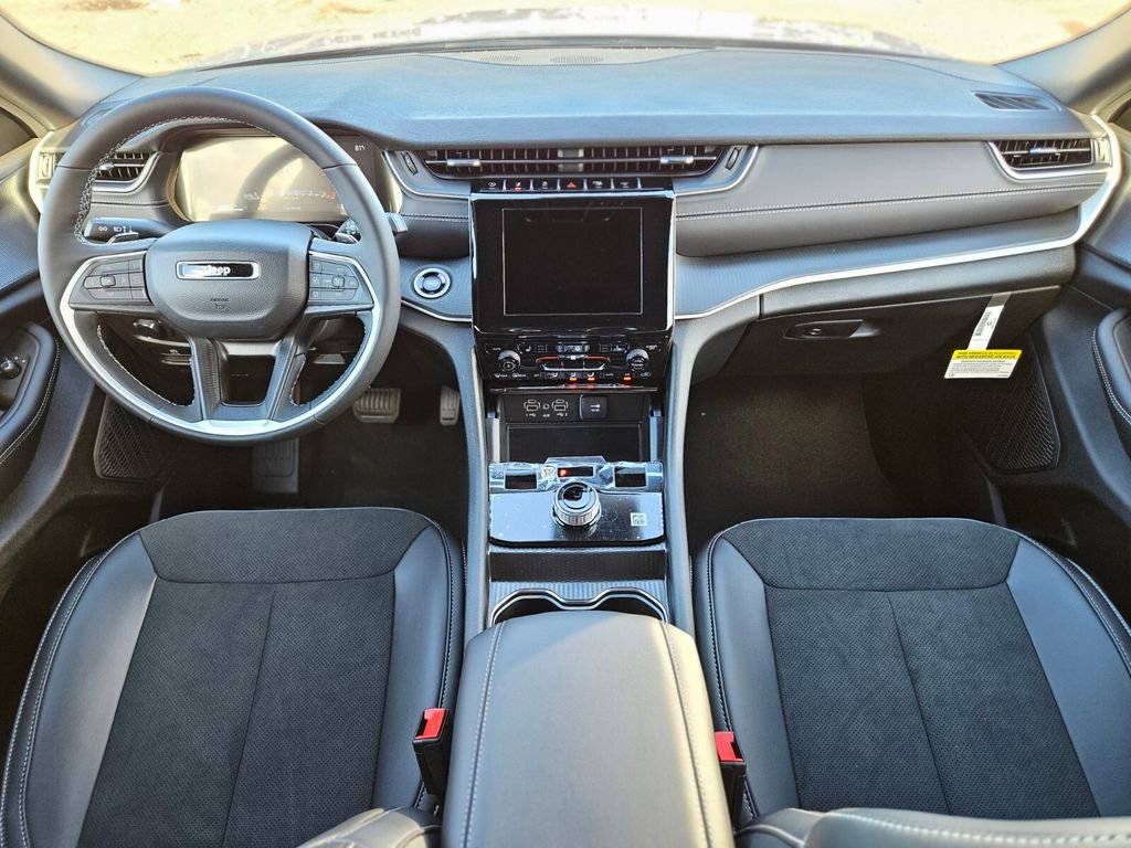 New 2025 Jeep Grand Cherokee Altitude image 12