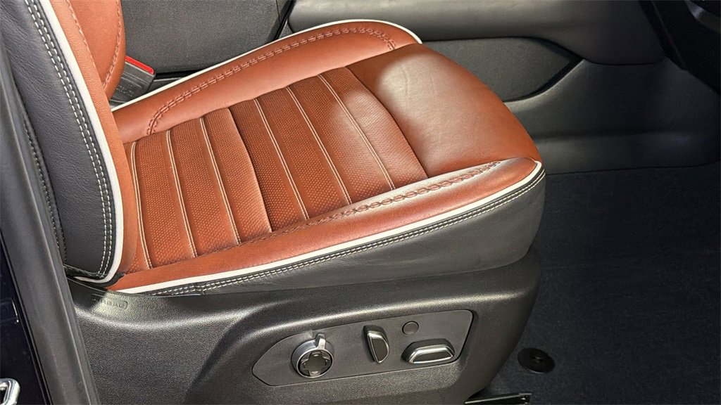 Used 2024 GMC Yukon Denali Ultimate image 11