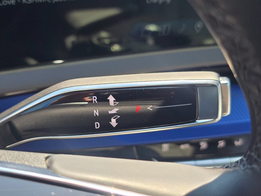Used 2025 Cadillac Optiq Sport 1 w/ LPO, ONYX Package AWD/4WD image 29