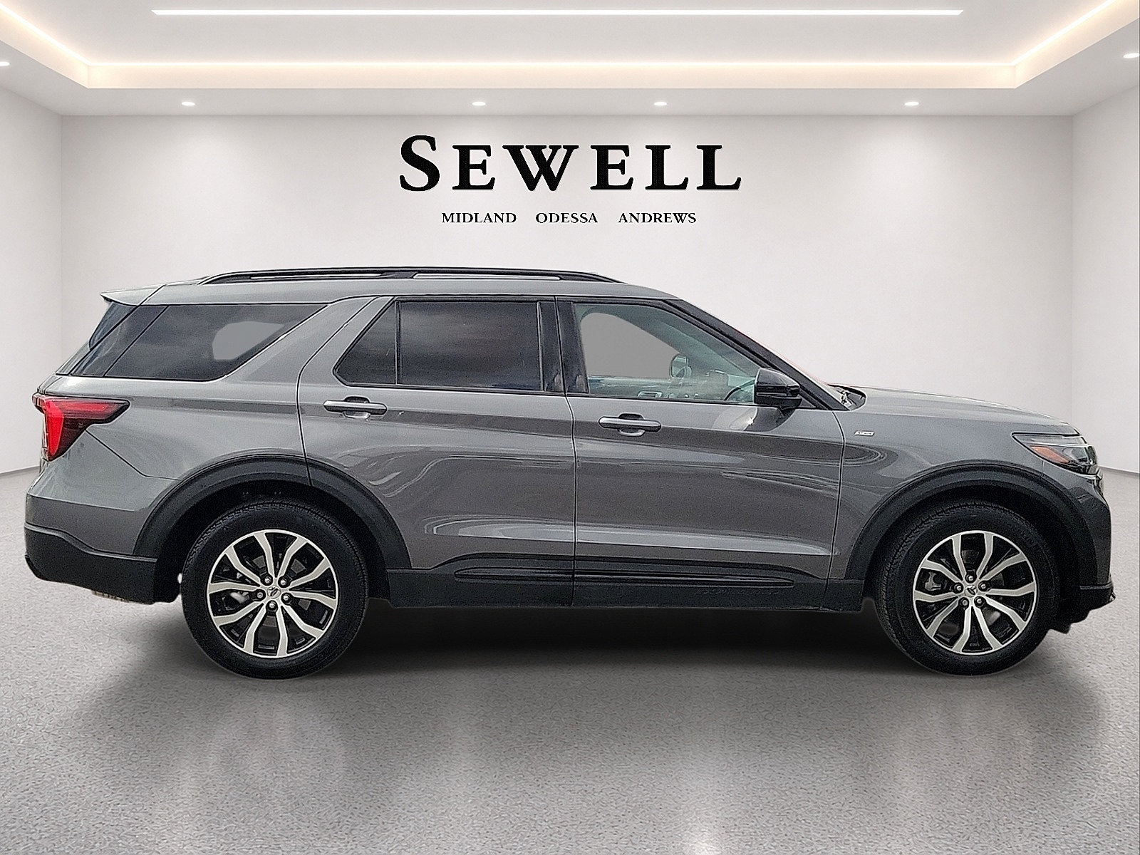 Certified 2025 Ford Explorer ST-Line w/ Premium Package RWD image 5