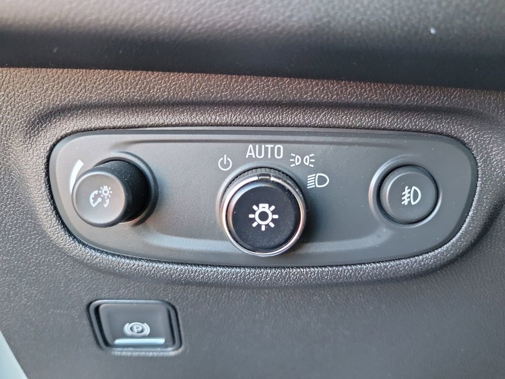 Used 2021 GMC Terrain SLT image 17