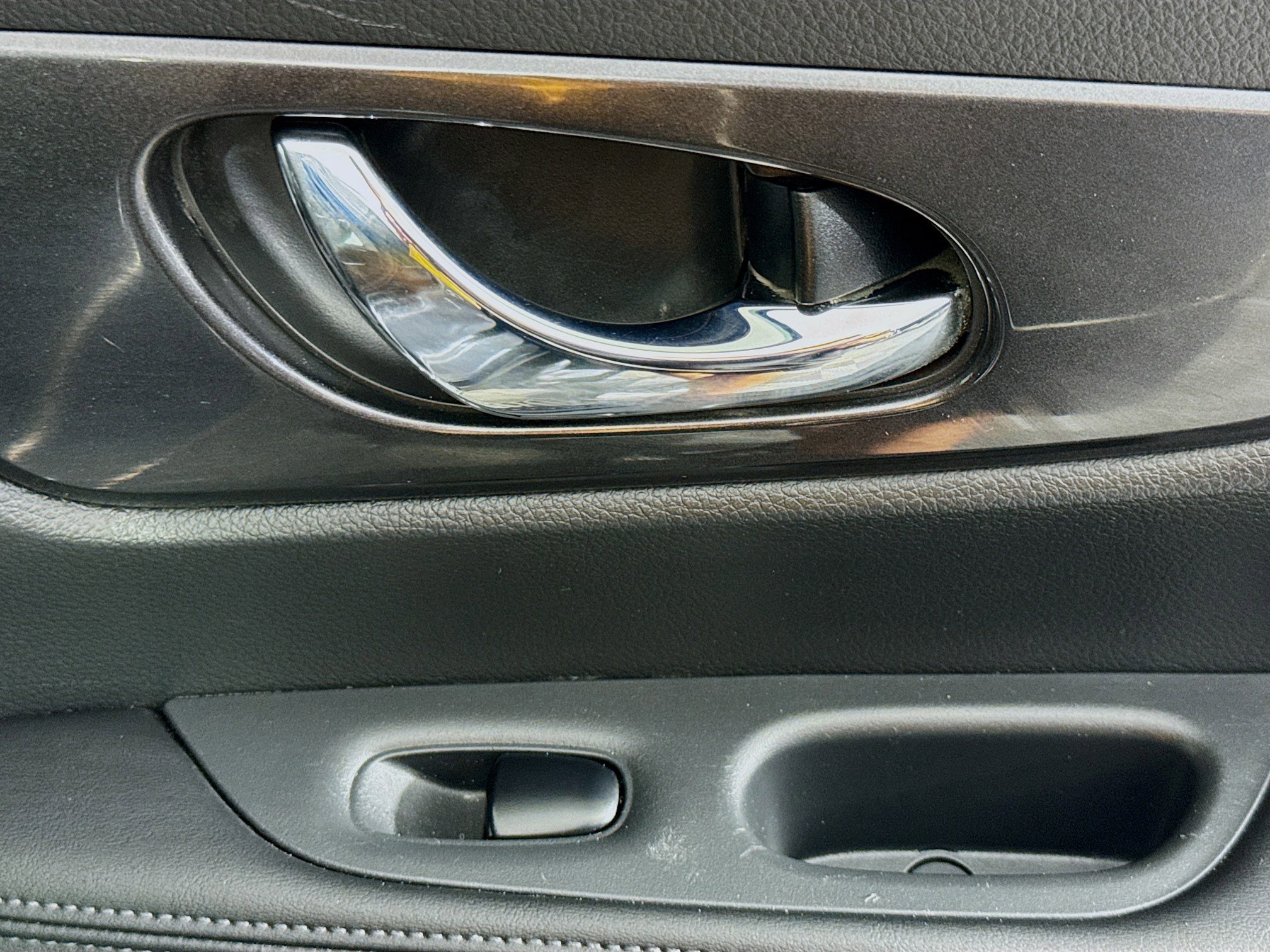 Used 2017 Nissan Rogue SV FWD image 30