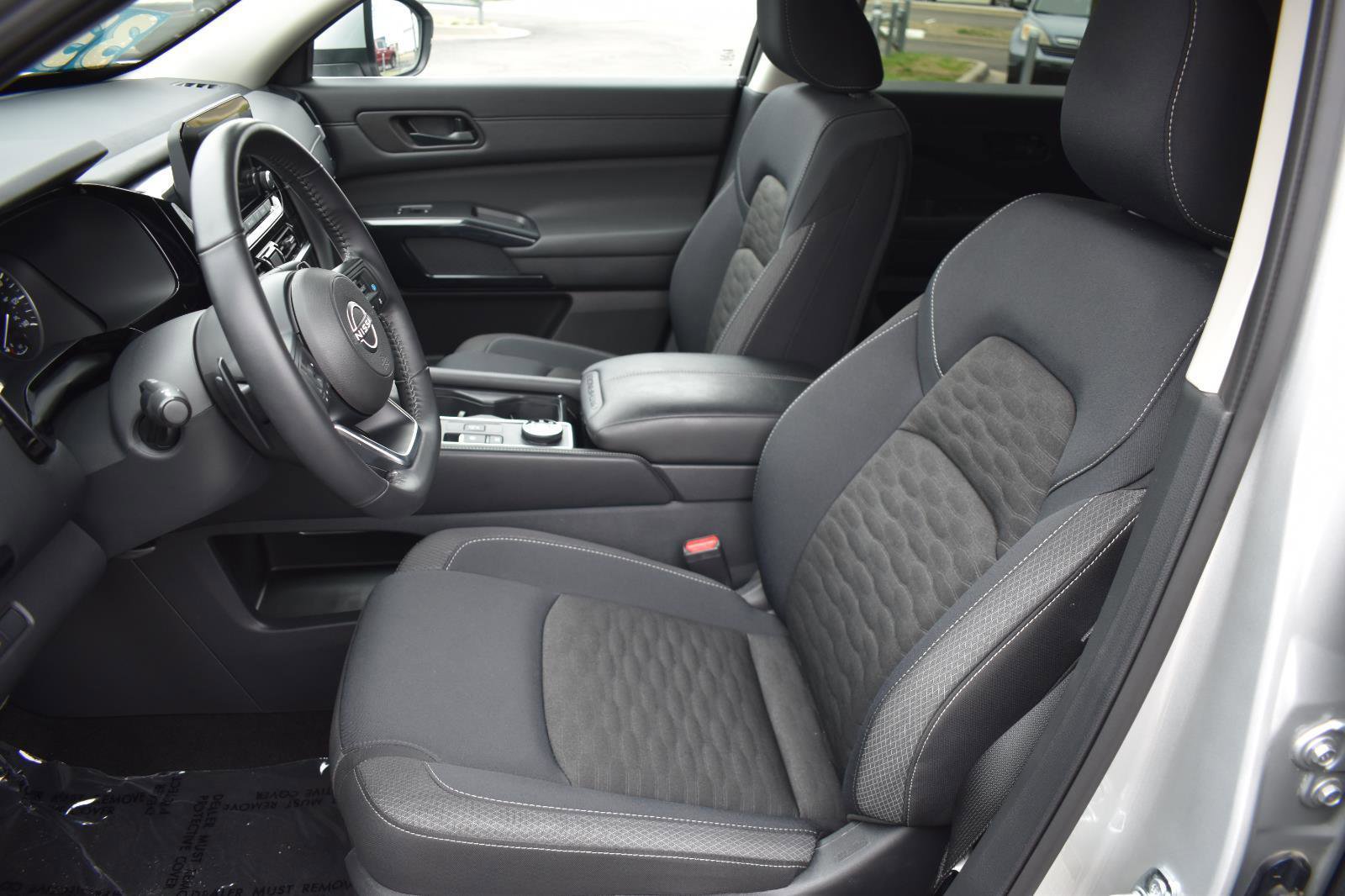 Used 2025 Nissan Pathfinder SV image 25