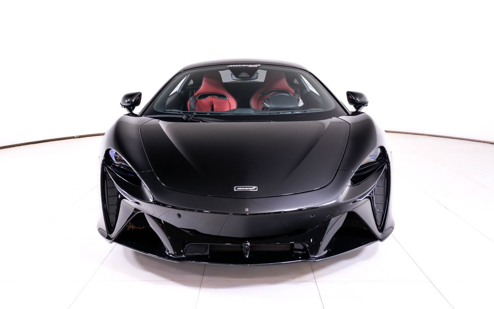 Used 2024 McLaren Artura RWD image 8