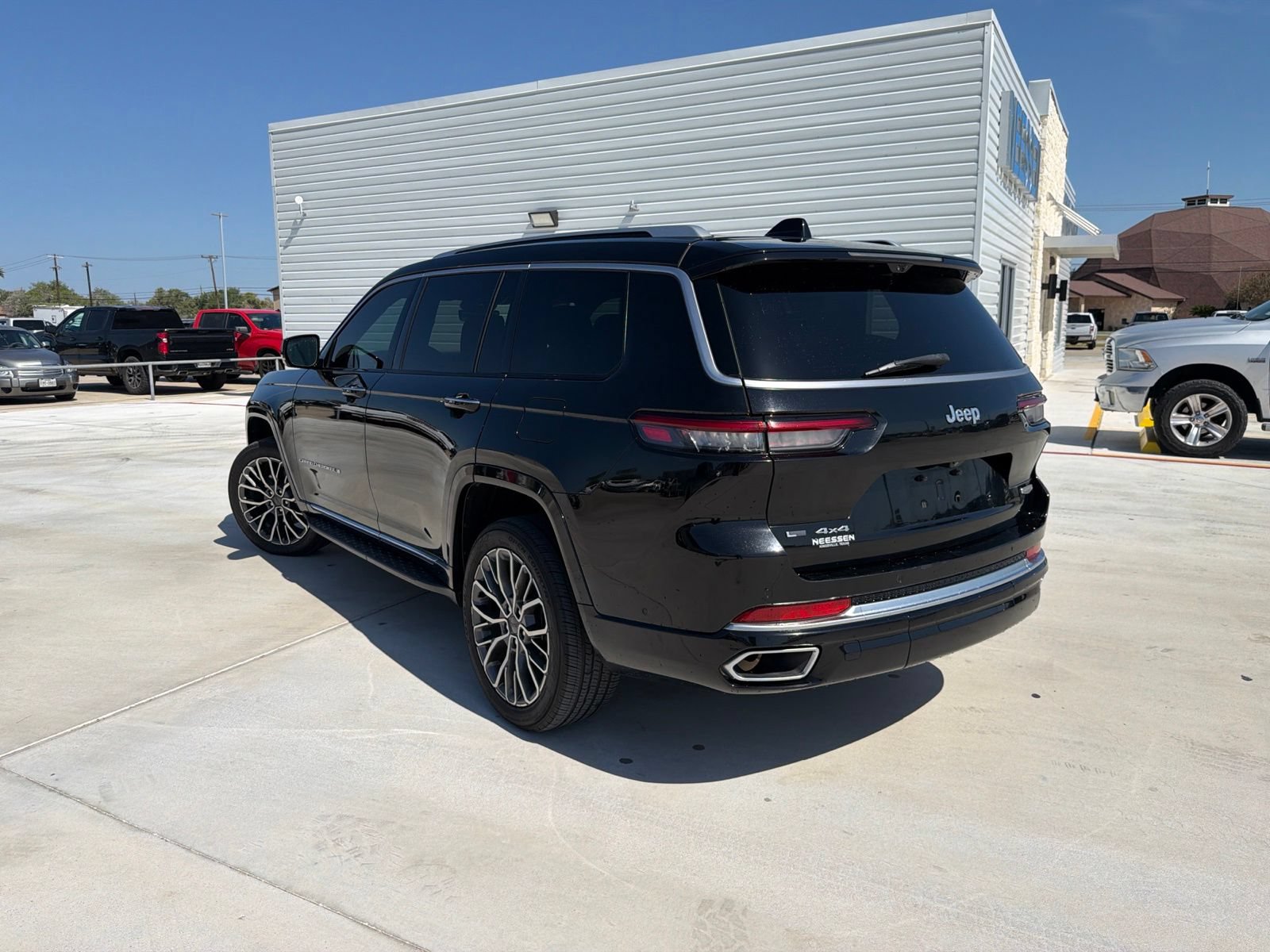 Used 2021 Jeep Grand Cherokee L Summit AWD/4WD image 5