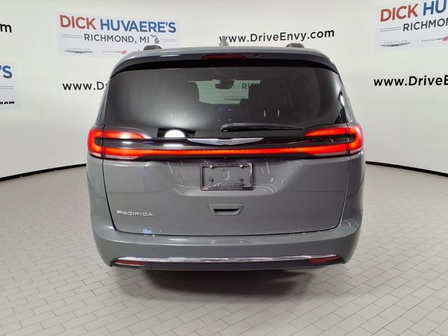Used 2022 Chrysler Pacifica Touring-L FWD image 5