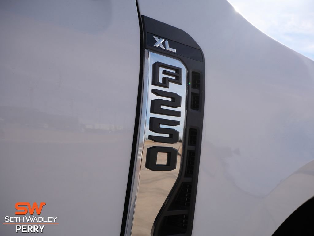 New 2026 Ford F250 XL w/ XL Chrome Package image 21