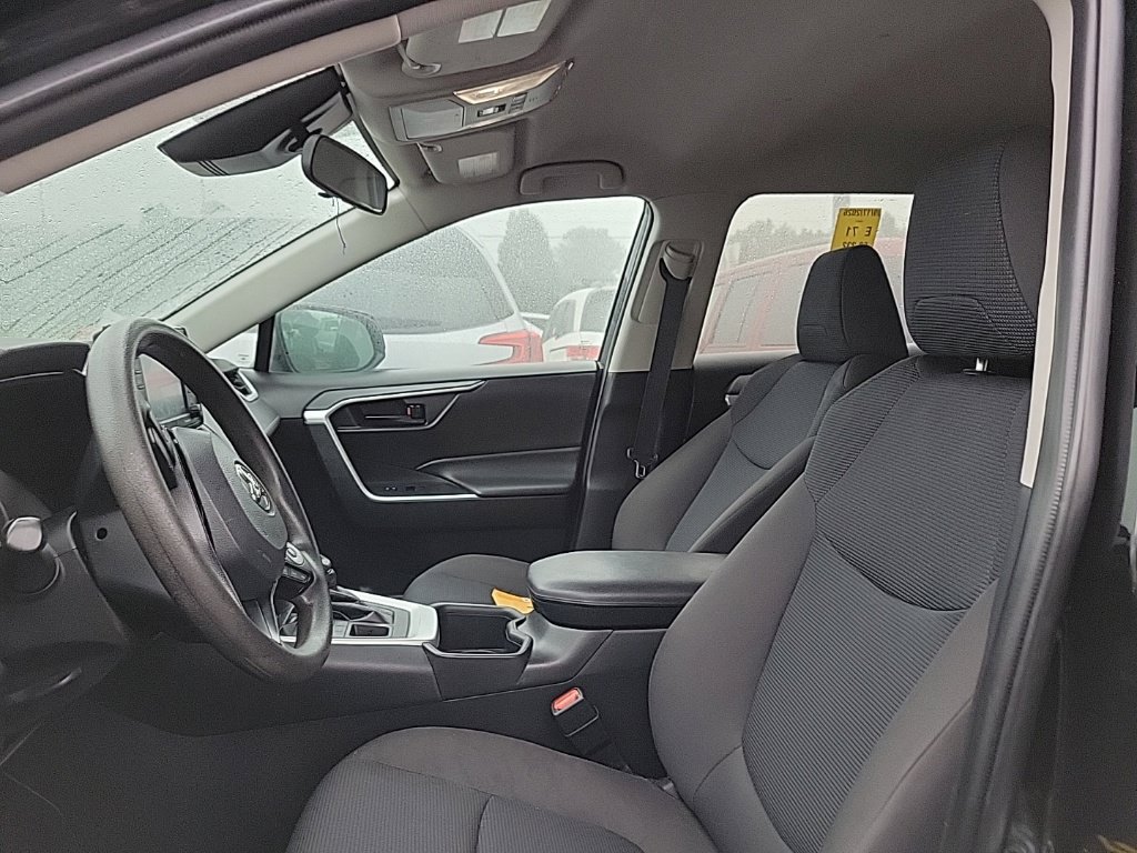 Used 2022 Toyota RAV4 LE AWD/4WD image 6