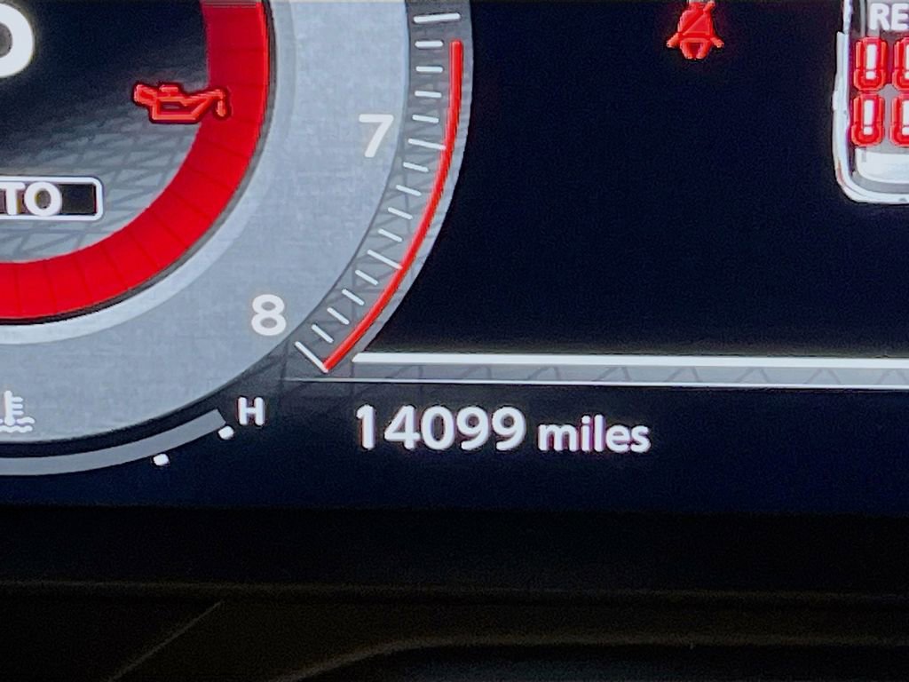 Used 2024 Nissan Pathfinder Platinum w/ Black Appearance Package image 12