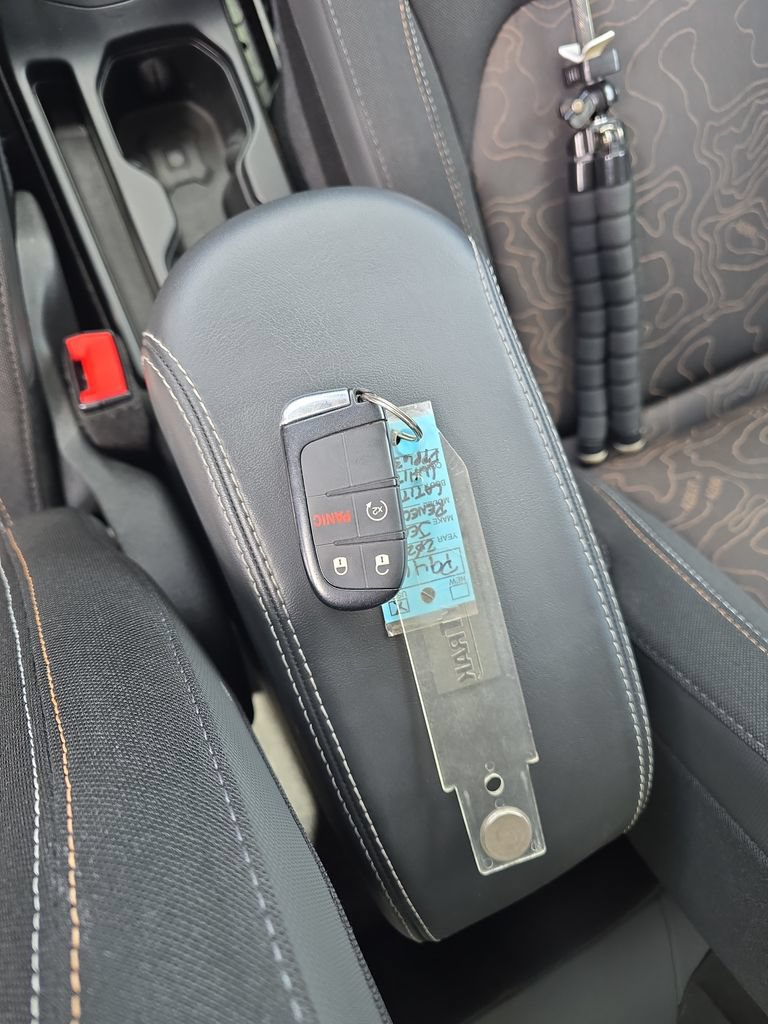 Used 2023 Jeep Renegade Latitude AWD/4WD image 30