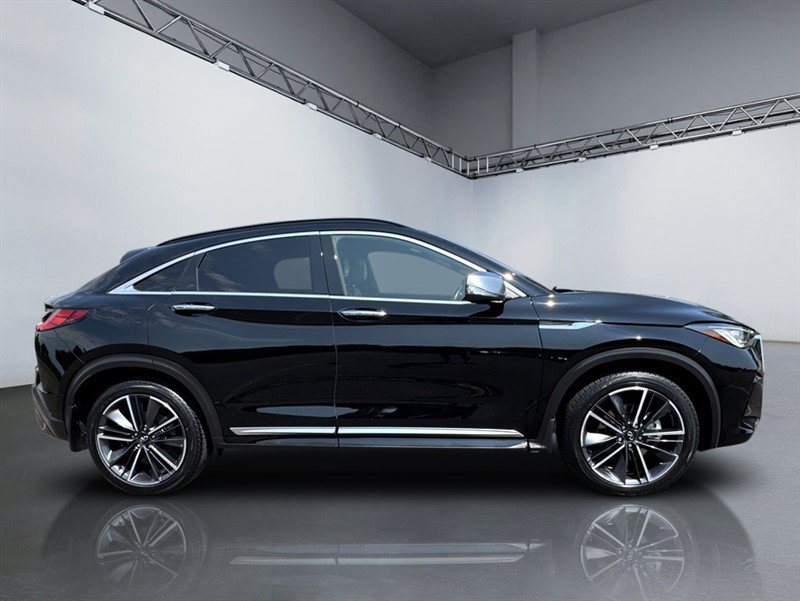 Used 2023 INFINITI QX55 Luxe w/ Accent Package AWD/4WD image 3
