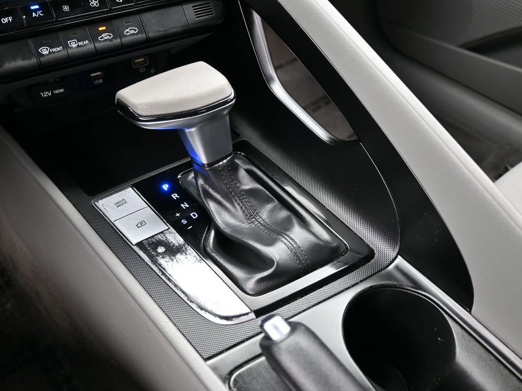 Used 2023 Hyundai Elantra SEL image 25