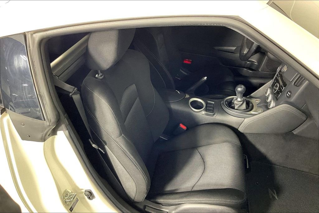 Used 2014 Nissan 370Z Coupe RWD image 9