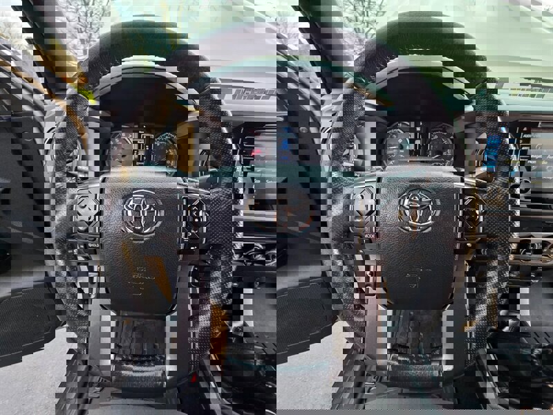 Used 2017 Toyota Tacoma TRD Off-Road image 41