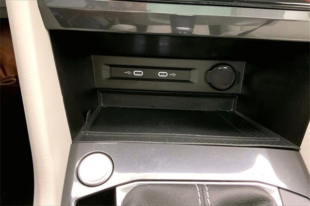 Used 2023 Volkswagen Tiguan SE w/ Panoramic Sunroof Package image 33