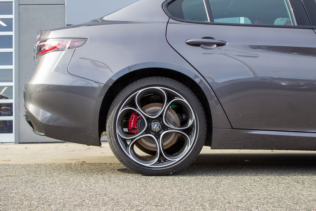 New 2025 Alfa Romeo Giulia AWD image 6