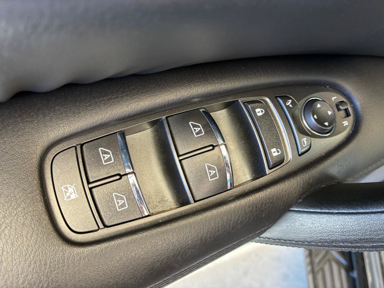 Used 2023 Nissan Armada SV AWD/4WD image 9