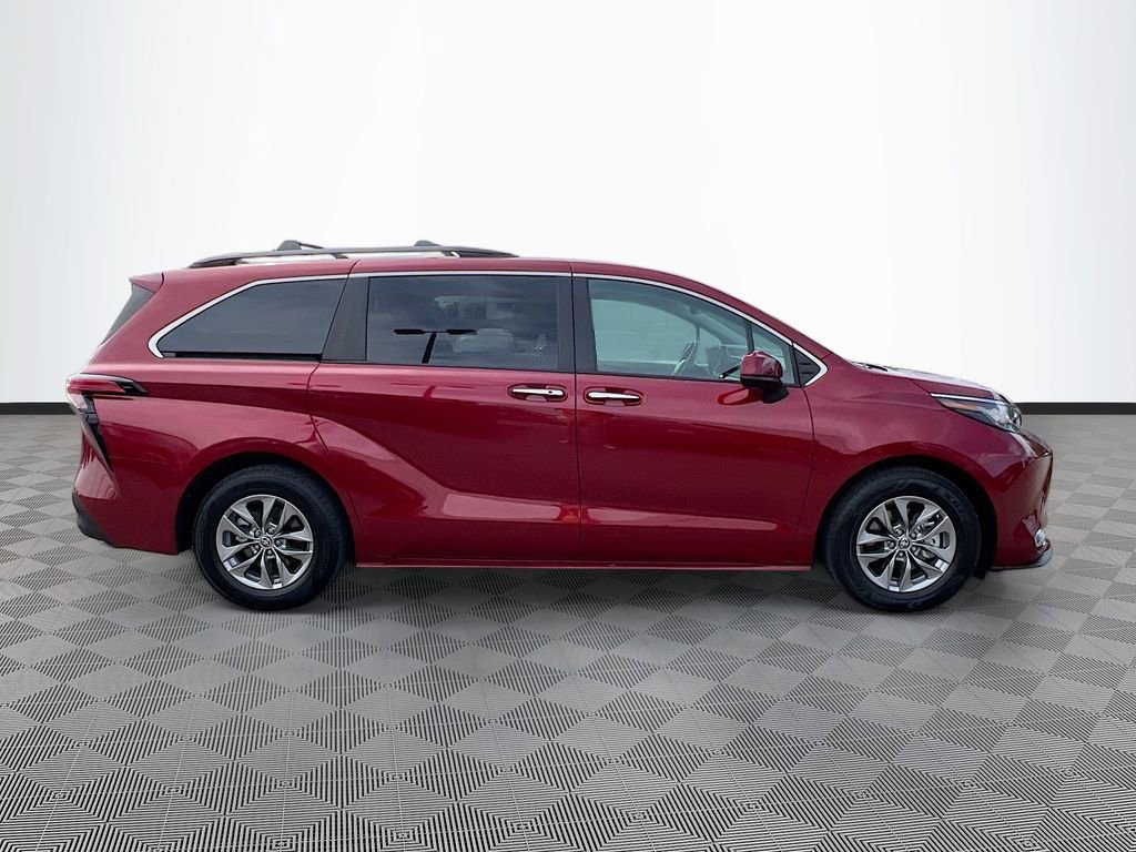 Used 2023 Toyota Sienna XLE image 8