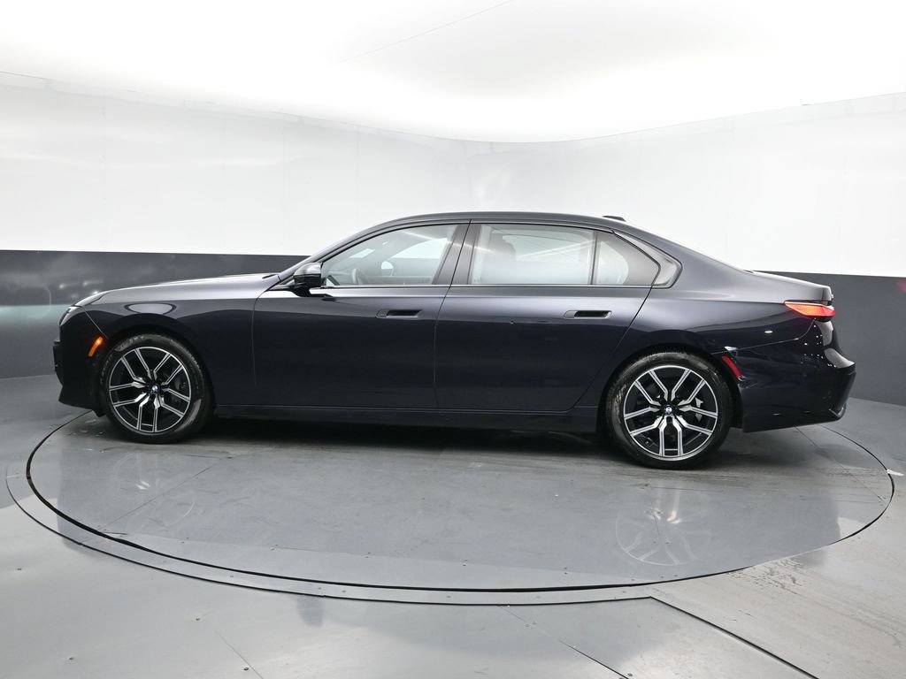 Used 2025 BMW 740i xDrive AWD/4WD image 4