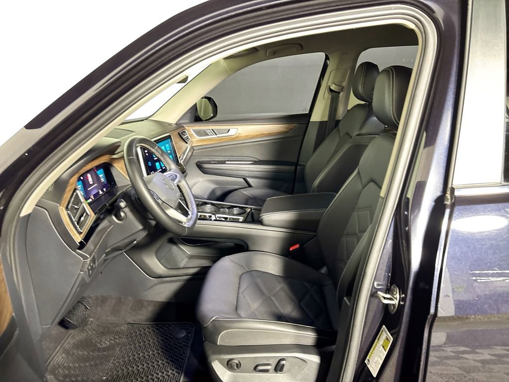 Used 2024 Volkswagen Atlas SE image 11