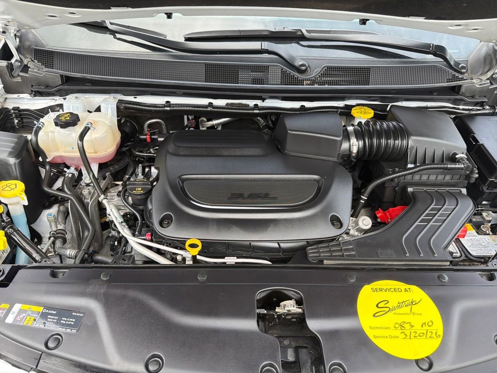 Used 2025 Chrysler Pacifica Select image 25