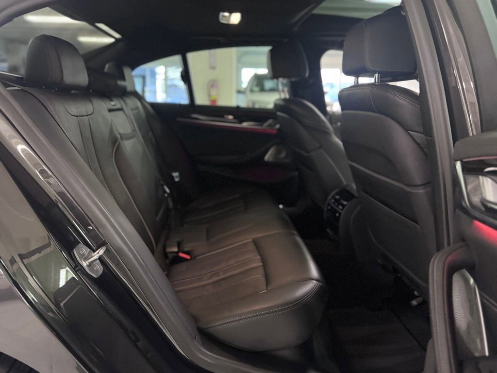Used 2018 BMW M550i xDrive w/ Dynamic Handling Package image 10