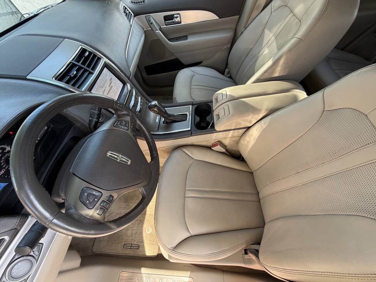 Used 2012 Lincoln MKX FWD image 10