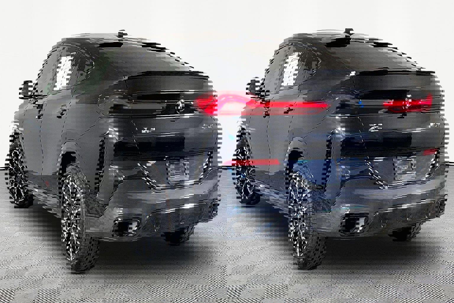 Certified 2024 BMW X6 xDrive40i w/ Premium Package image 5