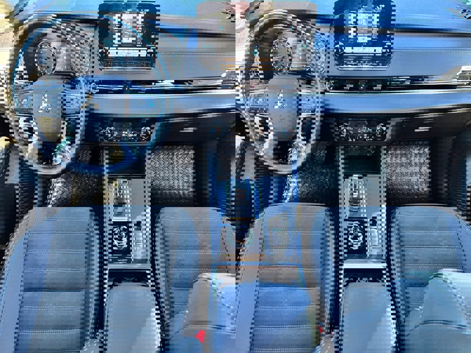 Used 2024 Mitsubishi Outlander SE image 14