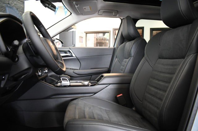 New 2026 Mitsubishi Outlander AWD image 35