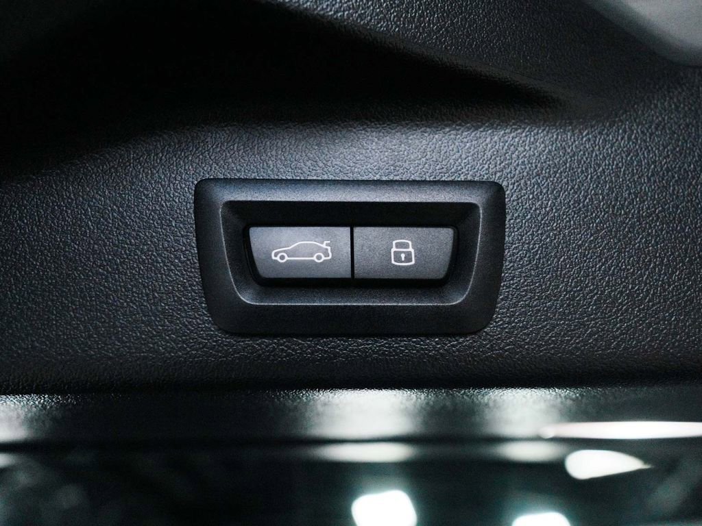 Used 2025 BMW X5 M Competition w/ Executive Package image 43