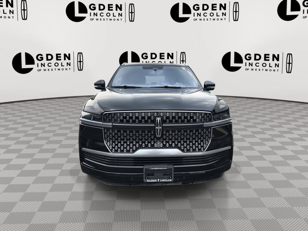 Certified 2025 Lincoln Navigator Reserve AWD/4WD image 3