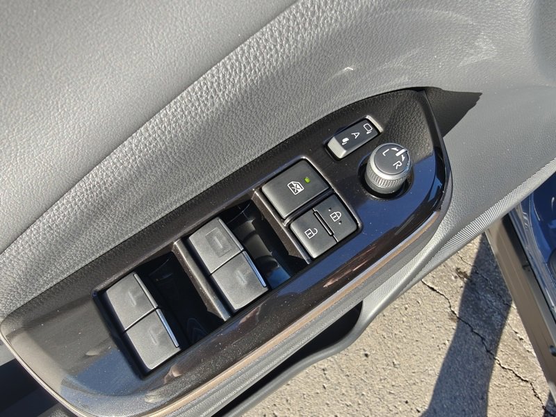 Used 2025 Toyota Crown Signia image 13