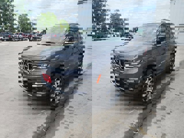 New 2025 Jeep Grand Cherokee Limited w/ Luxury Tech Group II image 3