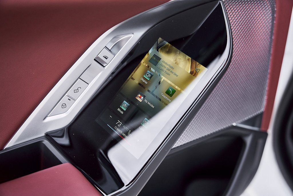 Used 2025 BMW 760i xDrive w/ Premium Package image 51