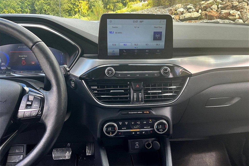 Used 2021 Ford Escape Titanium image 29