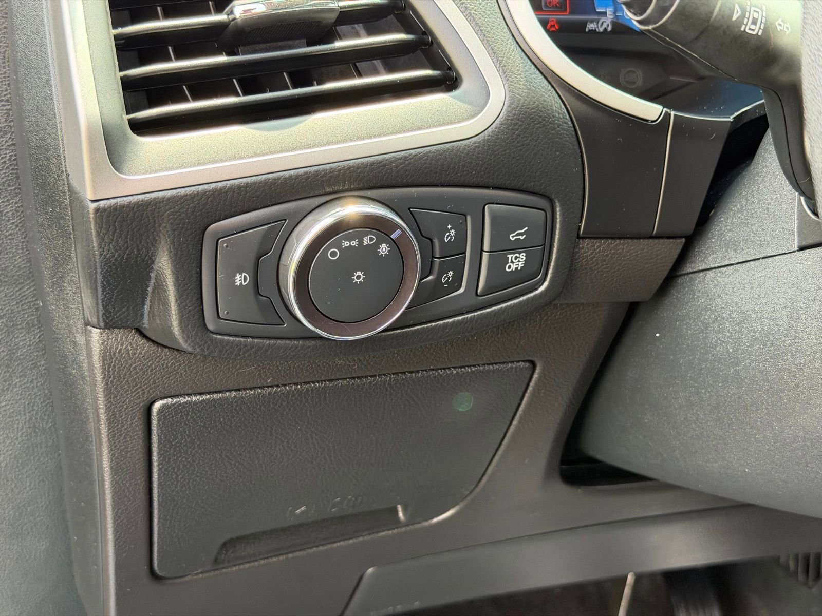 Used 2019 Ford Edge SEL w/ Equipment Group 201A AWD/4WD image 15