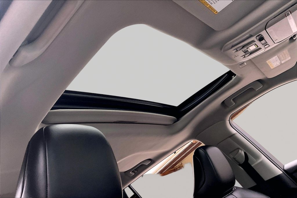 Used 2021 Toyota Highlander XLE FWD image 28