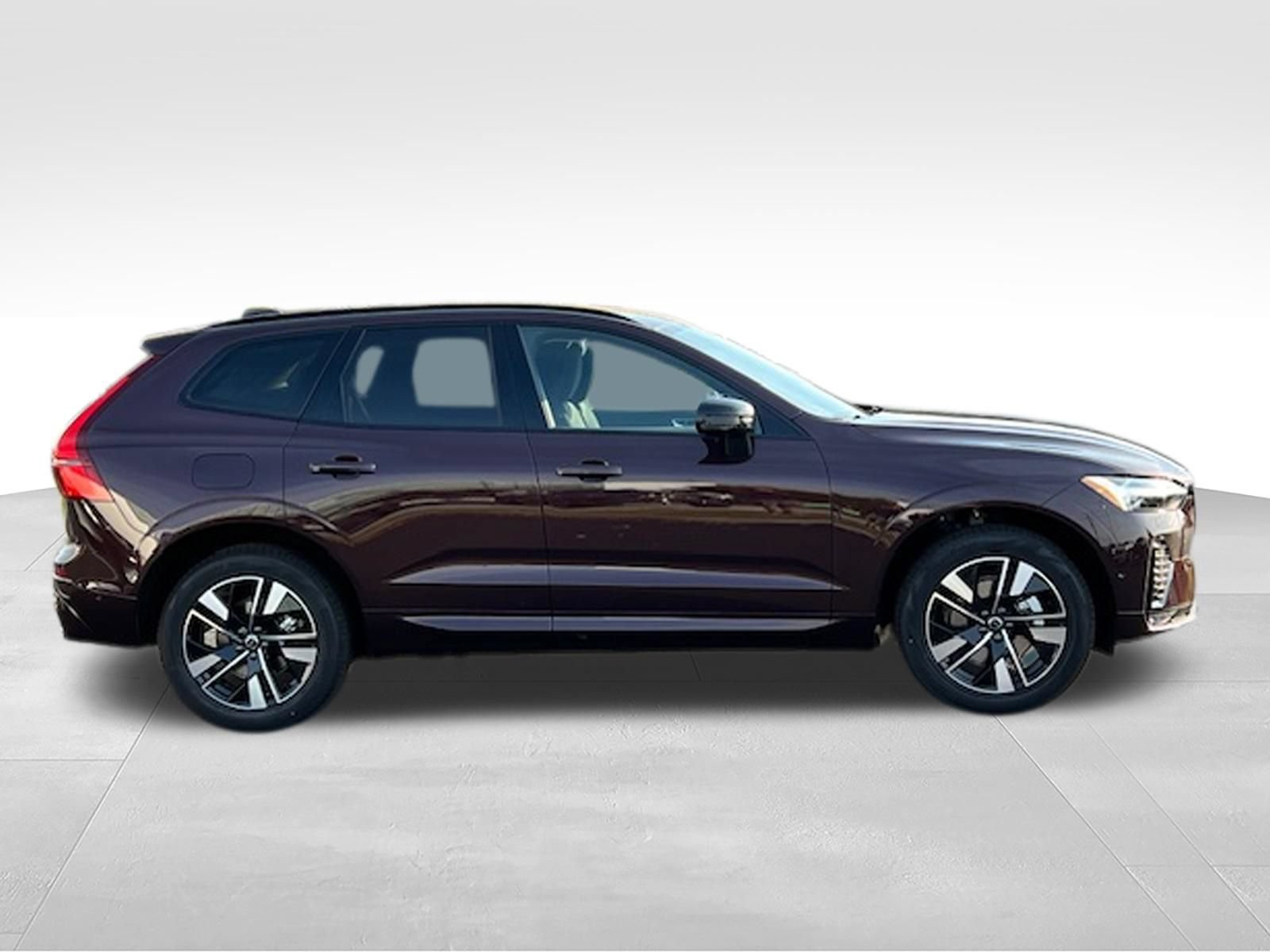 New 2026 Volvo XC60 B5 Plus w/ Protection Package Premier AWD/4WD image 7