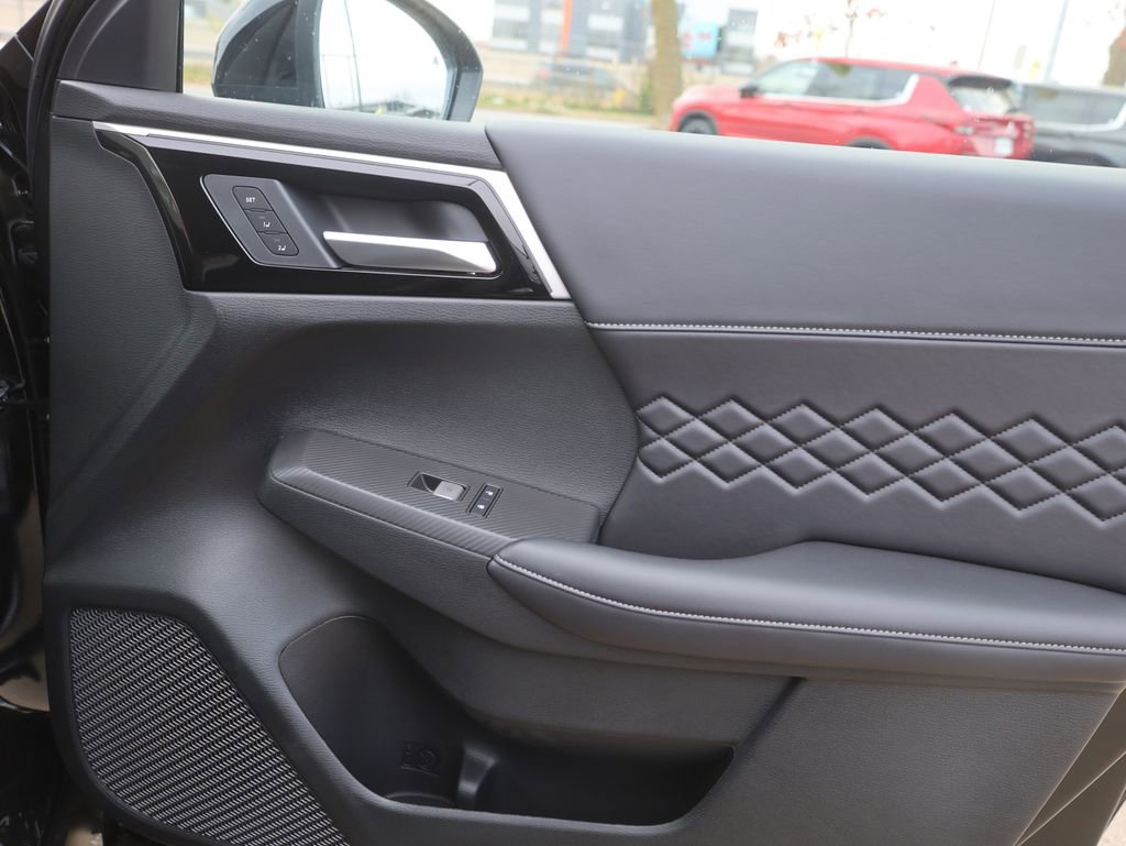 New 2025 Mitsubishi Outlander SEL Black Edition image 17