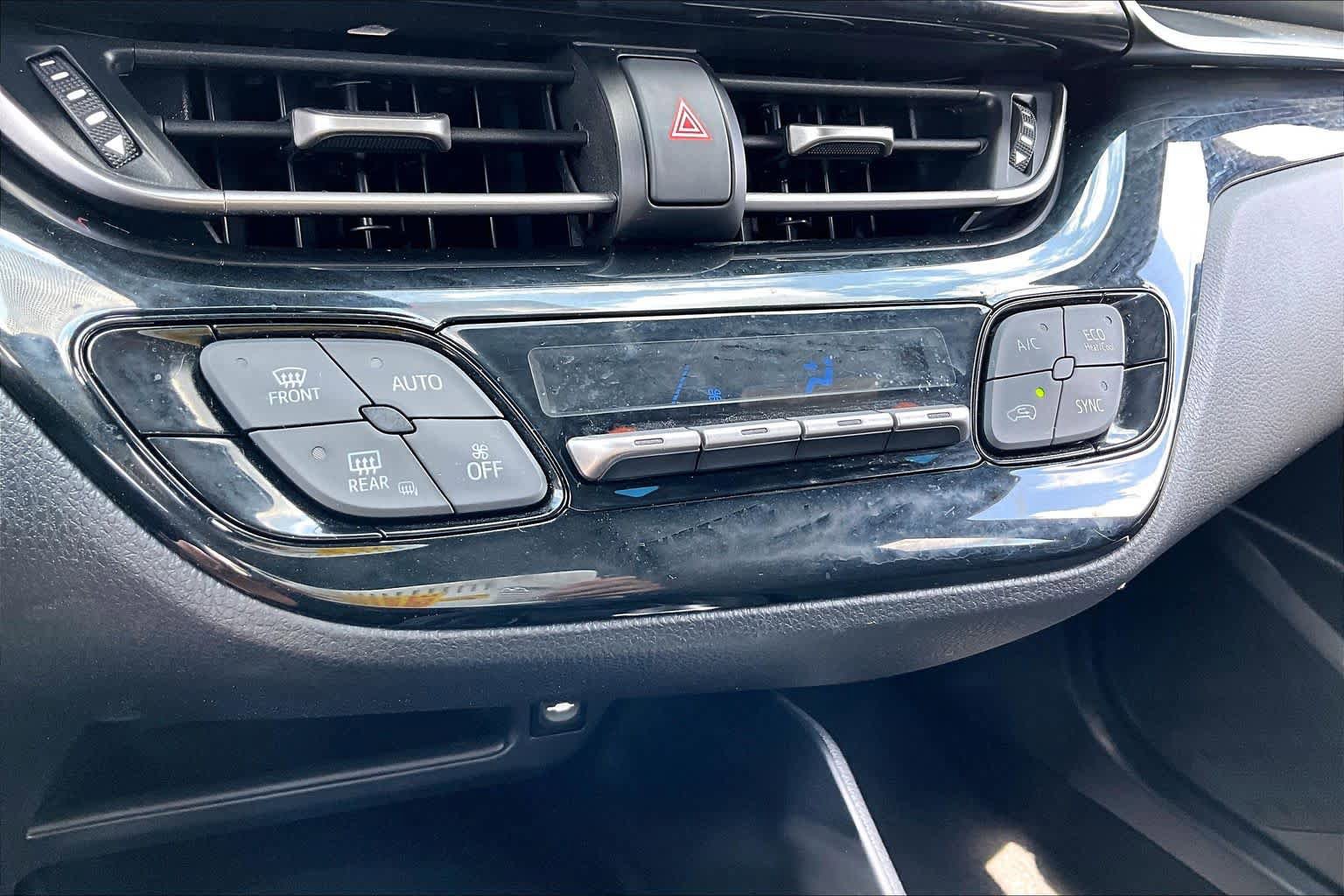 Used 2018 Toyota C-HR XLE FWD image 32