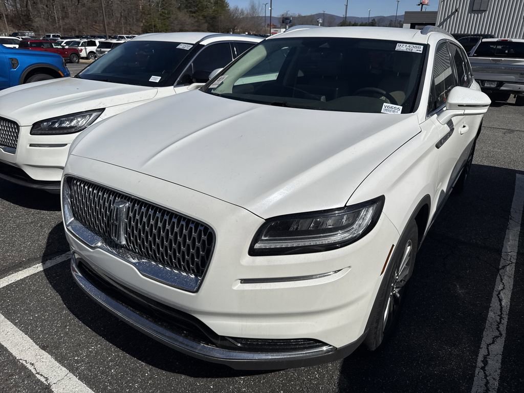Used 2022 Lincoln Nautilus FWD w/ Premium Package image 6