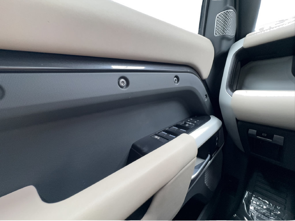 Used 2023 Land Rover Defender 130 SE AWD/4WD image 53