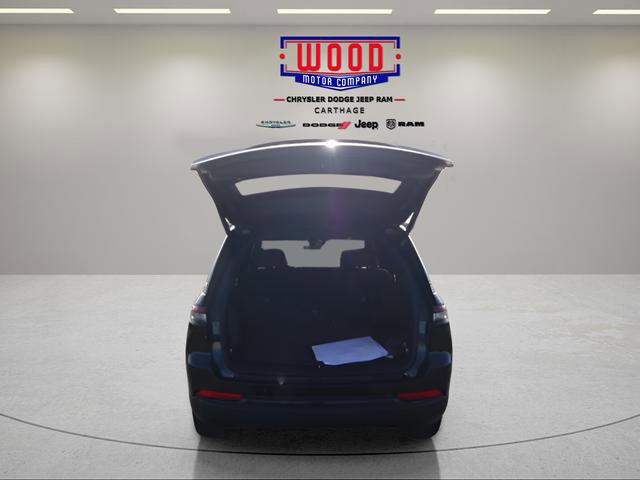 New 2025 Jeep Grand Cherokee Limited w/ Black Appearance Package image 4