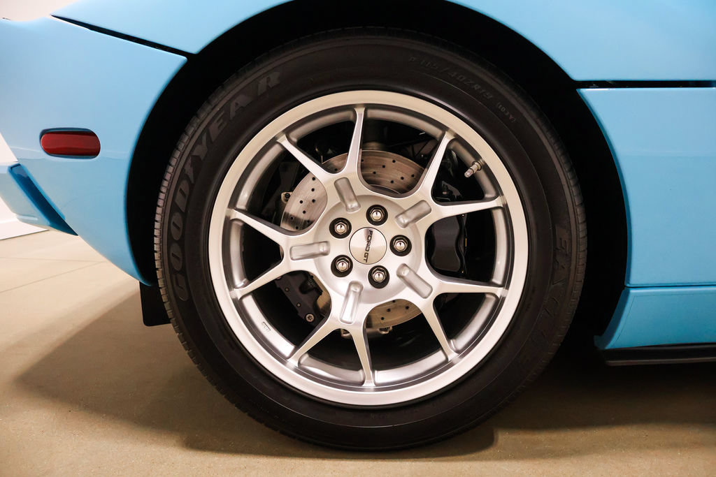 Used 2006 Ford GT RWD image 25