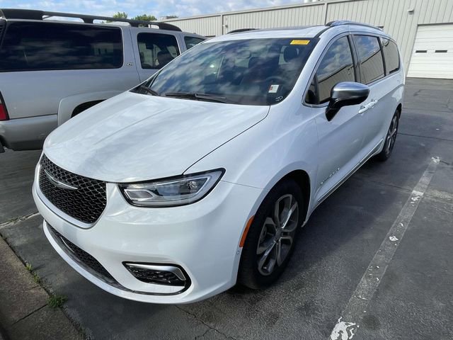 Used 2026 Chrysler Pacifica Pinnacle FWD image 5