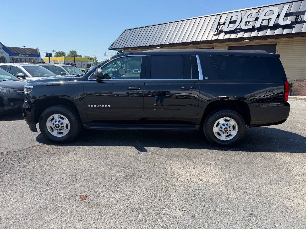 Used 2019 Chevrolet Suburban 3500 LT AWD/4WD image 13