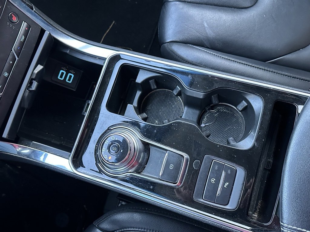 Used 2020 Ford Edge Titanium image 28