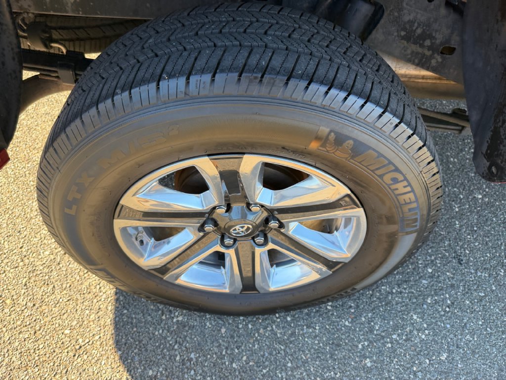 Used 2016 Toyota Tacoma Limited w/ Towing Package AWD/4WD image 24