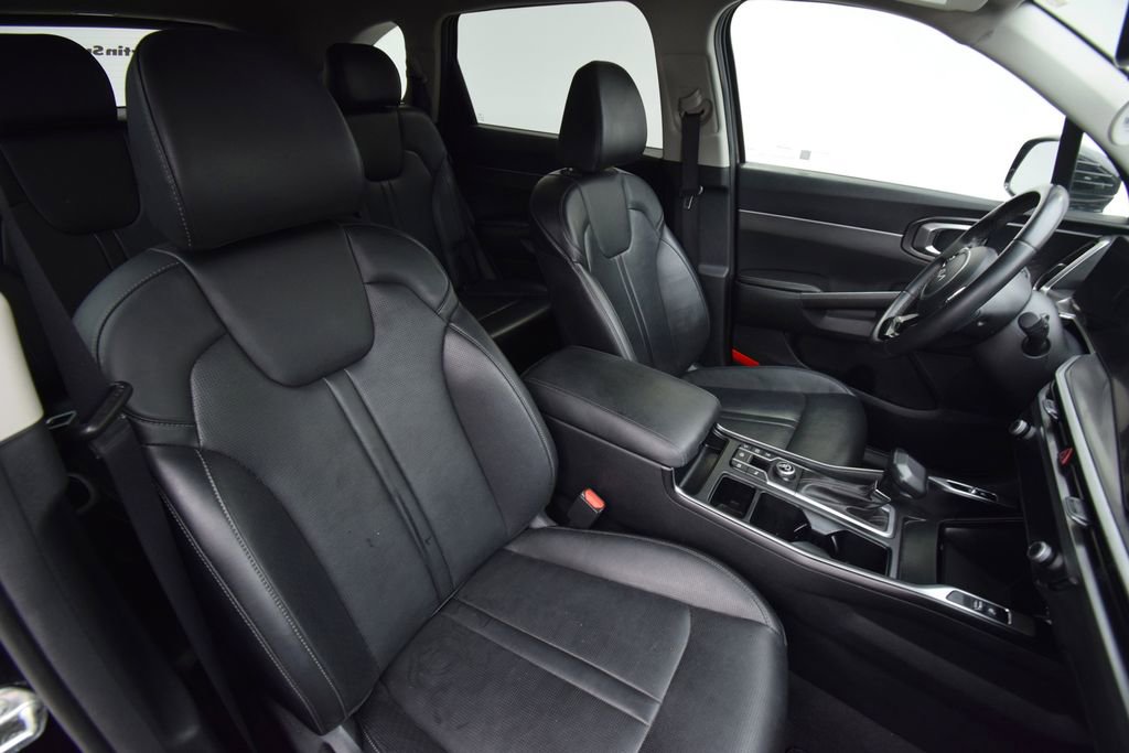Used 2024 Kia Sorento S image 17